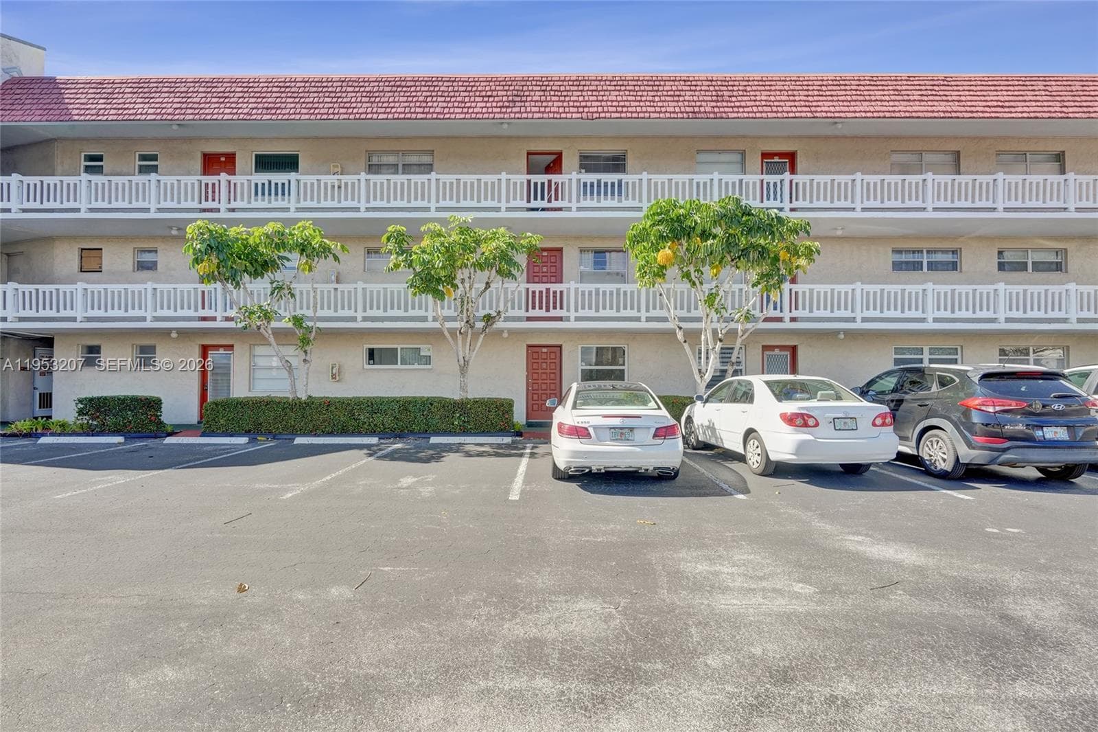 3511 E Inverrary Dr # 107, Lauderhill, FL 33319