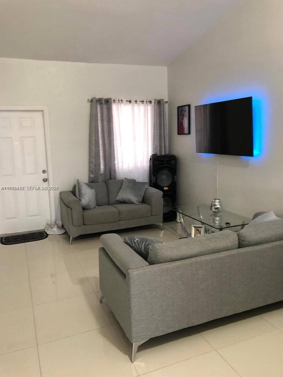 27 NE 13th Ave # 4, Homestead, FL 33033 — zdjęcie 2