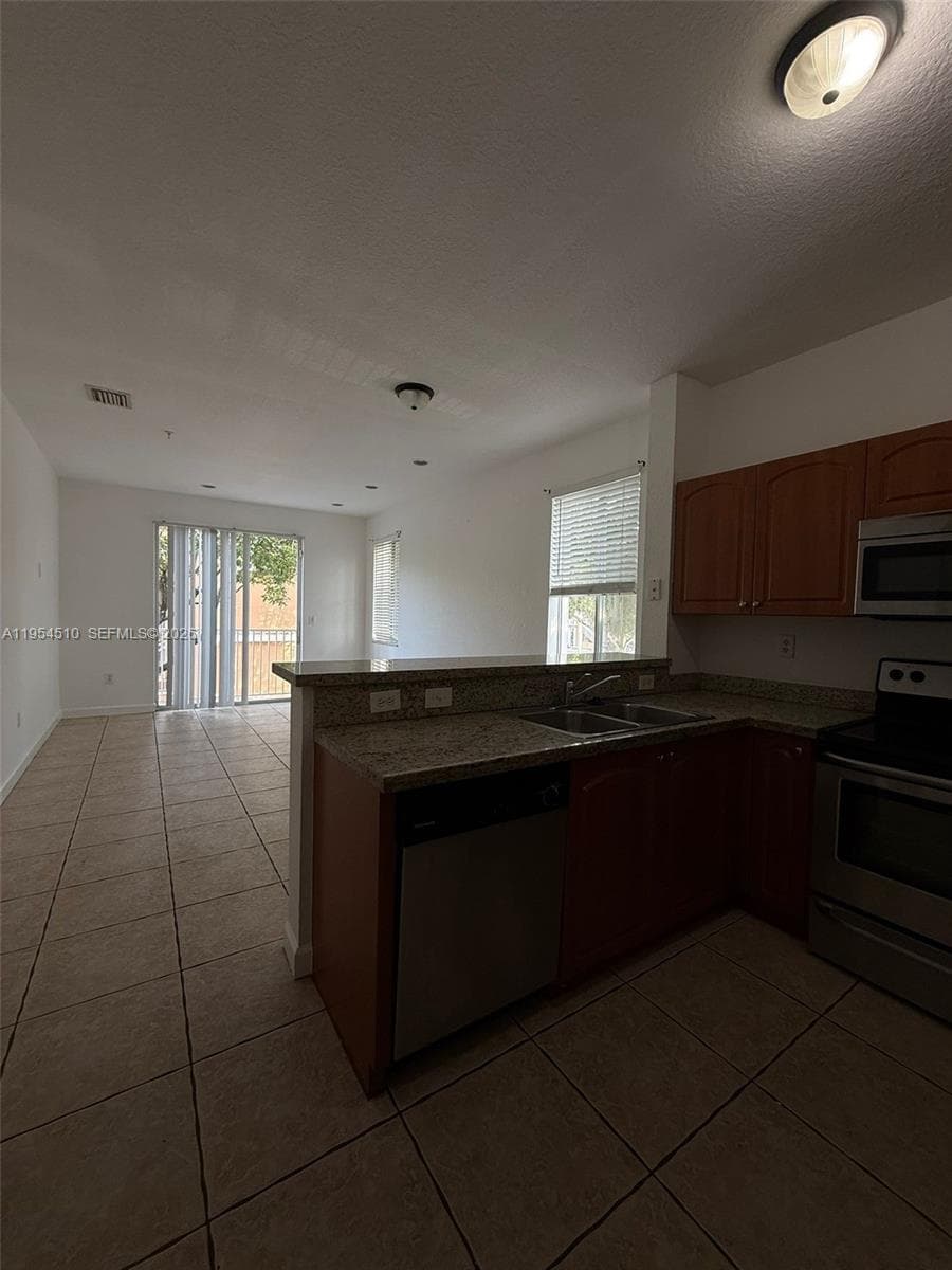 17640 NW 73rd Ave # 200-19, Hialeah, FL 33015 — zdjęcie 5