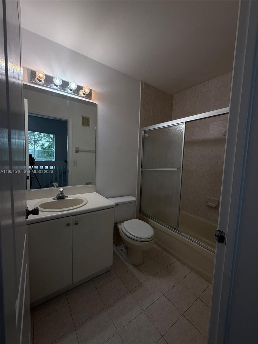 17640 NW 73rd Ave # 200-19, Hialeah, FL 33015 — zdjęcie 4
