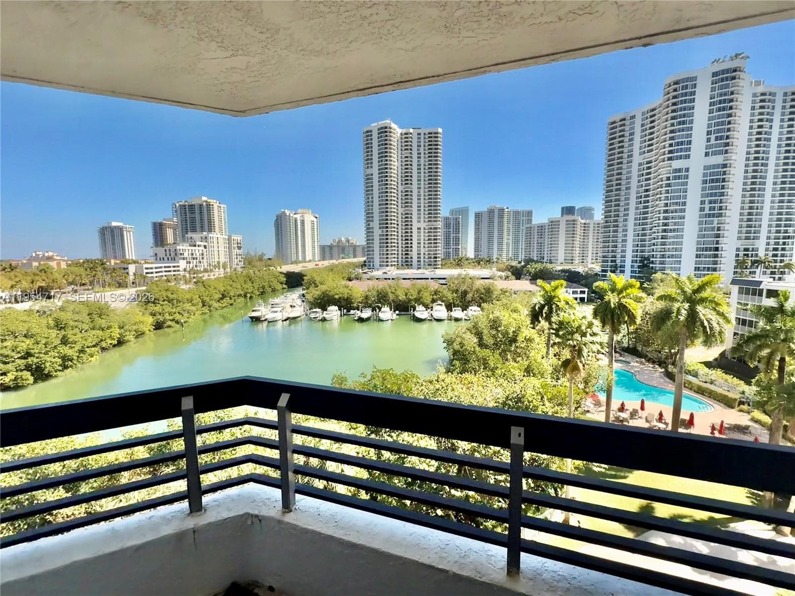 Mystic Pointe Tower 600 — zdjęcie 2