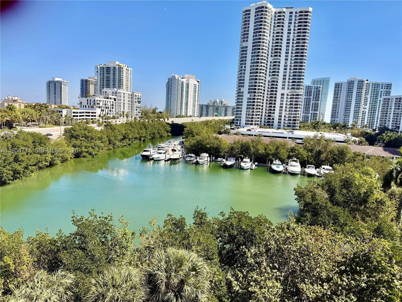 Mystic Pointe Tower 600 — zdjęcie 4