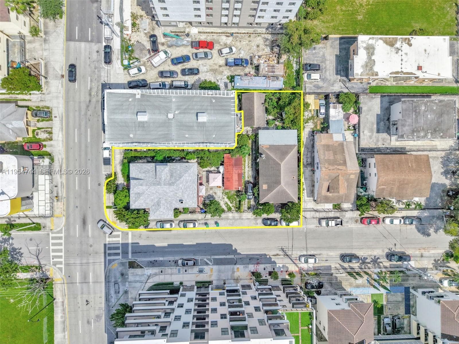 676 & 119 SW 1st St, Miami, FL 33130