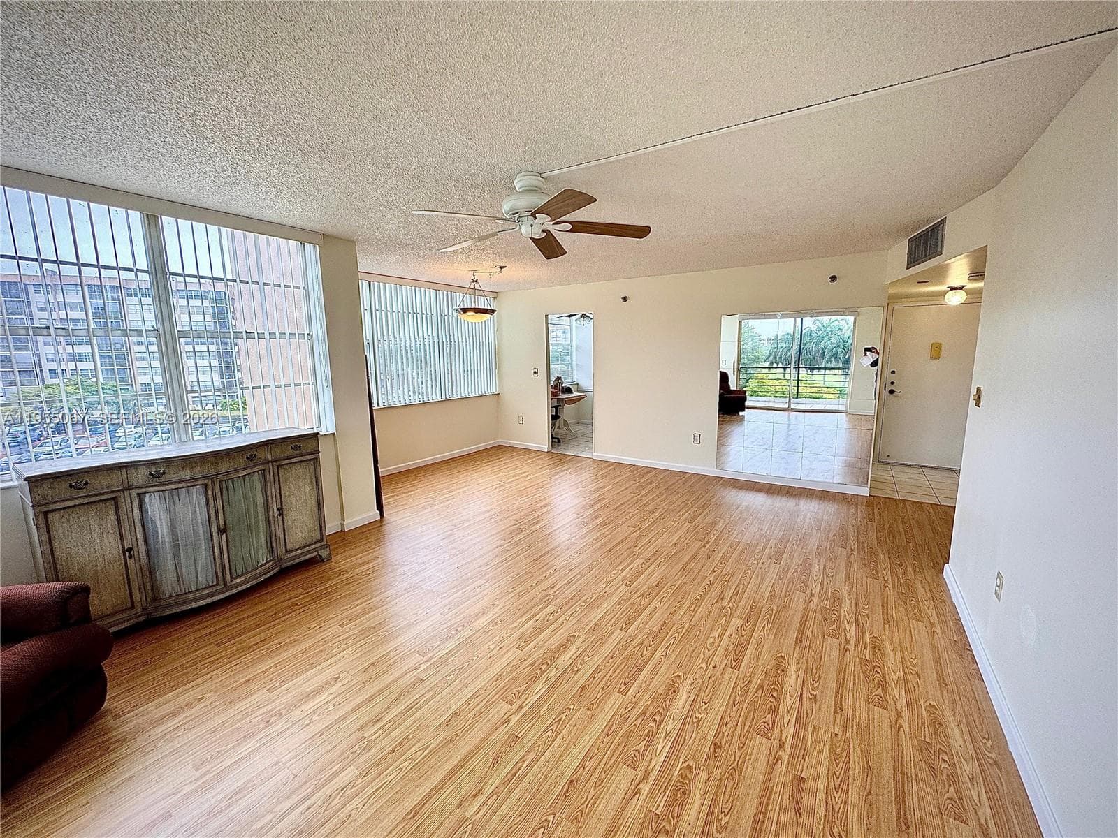 1100 Saint Charles Pl # 411, Pembroke Pines, FL 33026 — zdjęcie 5