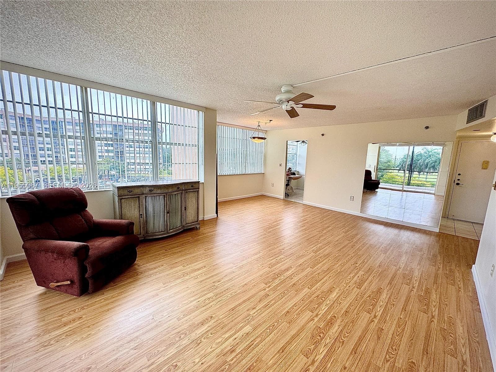 1100 Saint Charles Pl # 411, Pembroke Pines, FL 33026 — zdjęcie 4