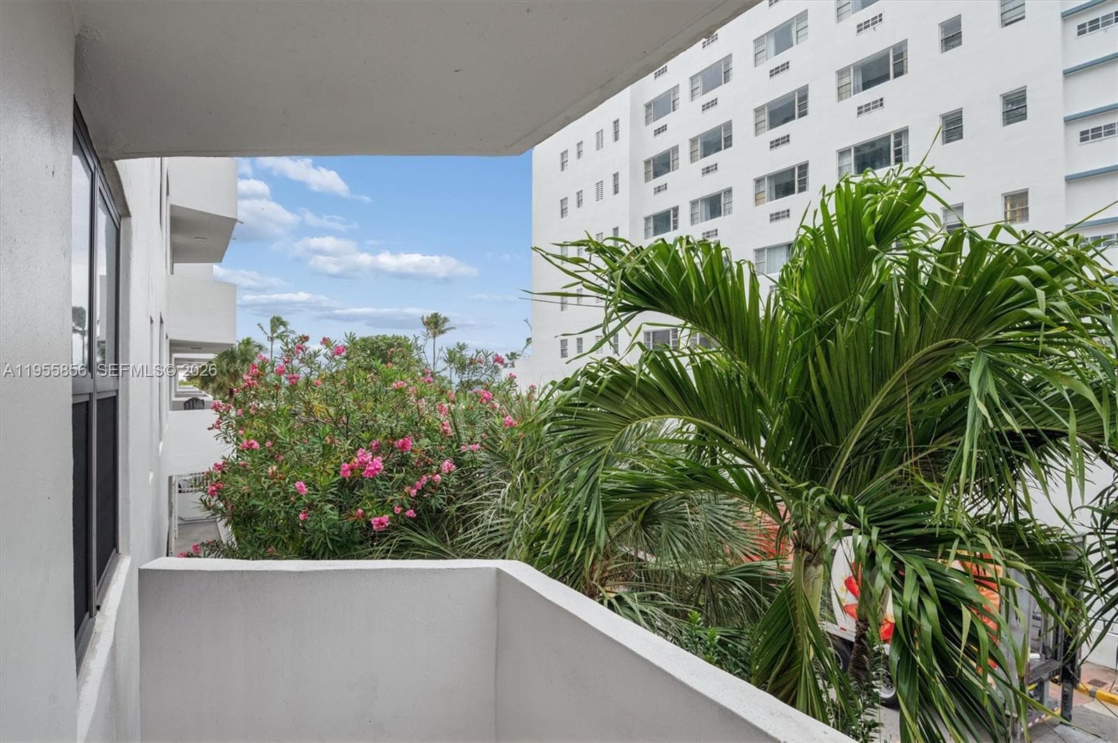 4301 Collins Ave # 202, Miami Beach, FL 33140 — zdjęcie 2
