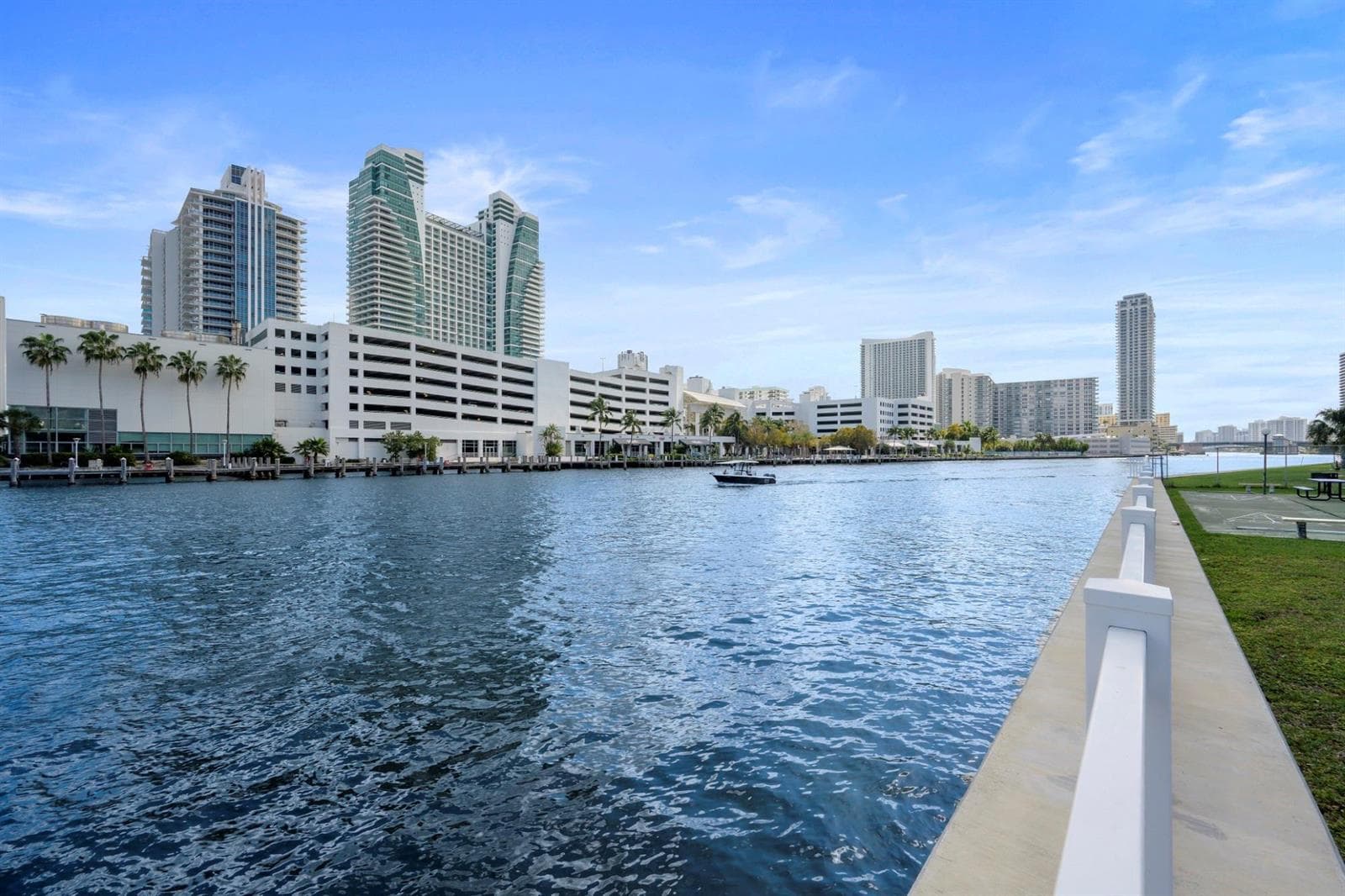 600 Parkview Drive # 1111 (PH11), Hallandale Beach, FL 33009 — zdjęcie 2
