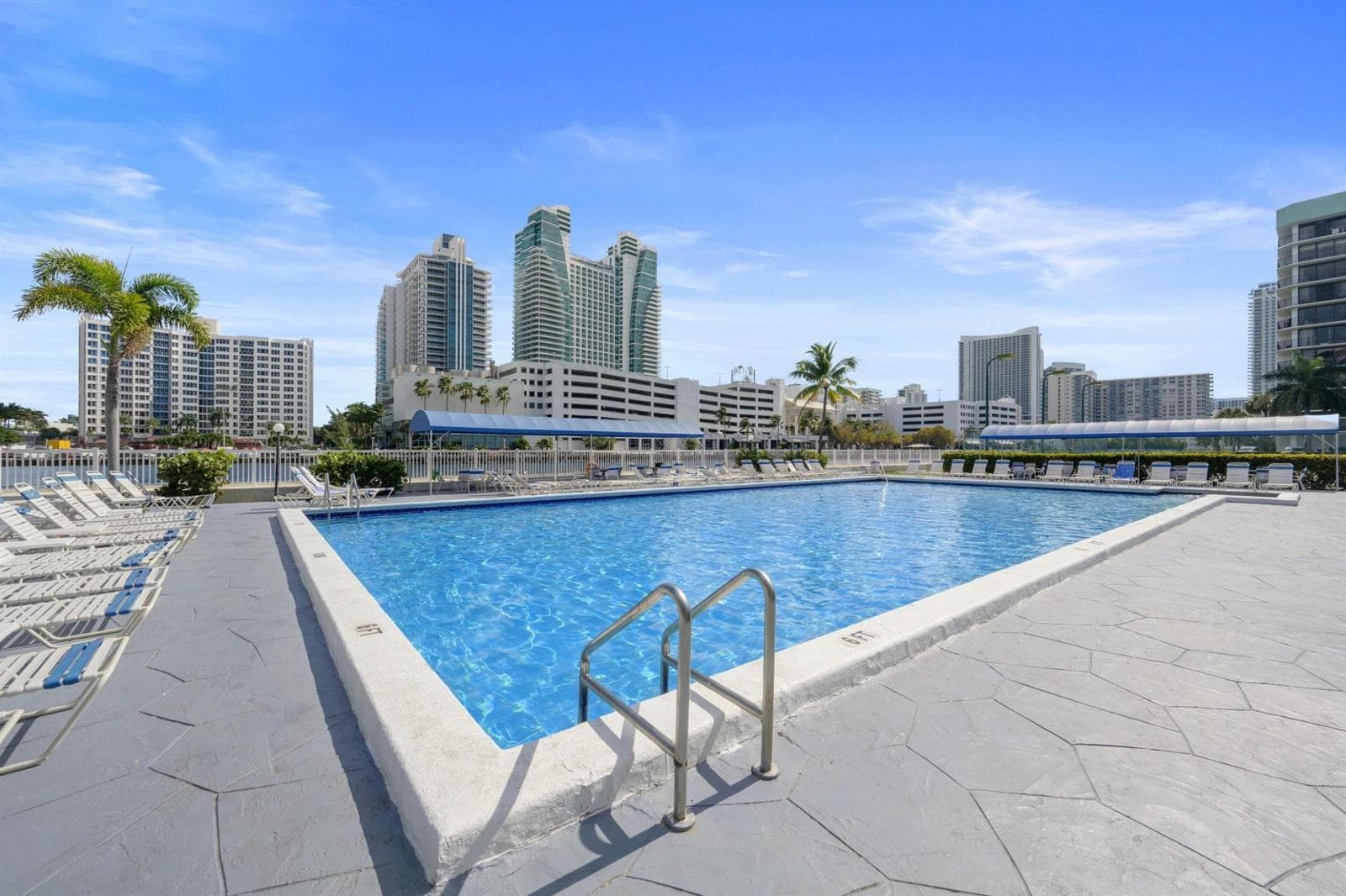 600 Parkview Drive # 1111 (PH11), Hallandale Beach, FL 33009 — zdjęcie 3