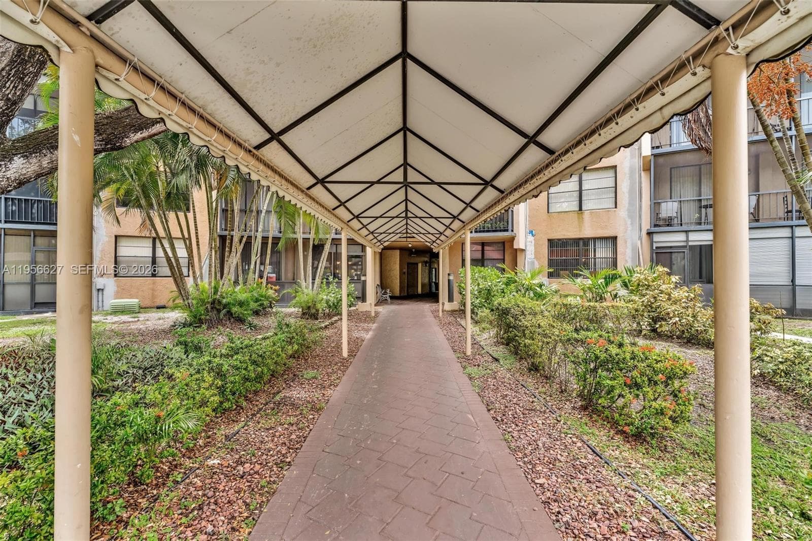 3800 N Hills Dr # 312, Hollywood, FL 33021