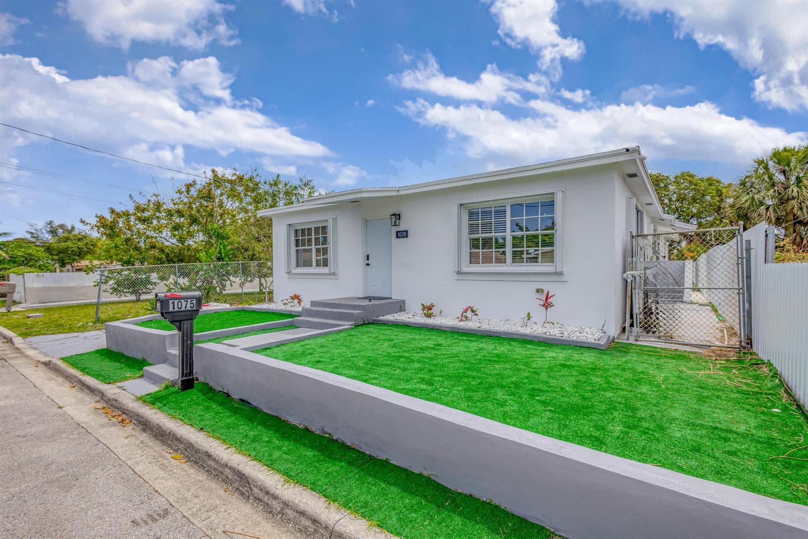 1075 W 30th Street, Riviera Beach, FL 33404 — zdjęcie 2