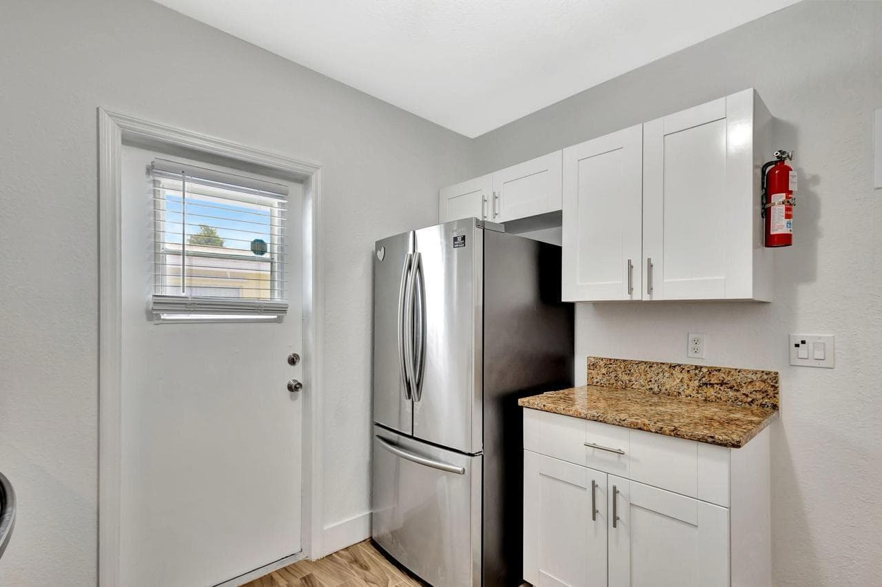 1075 W 30th Street, Riviera Beach, FL 33404 — zdjęcie 4