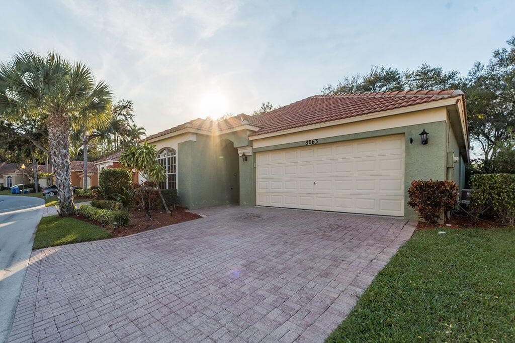 8063 Via Hacienda, Riviera Beach, FL 33418 — zdjęcie 2