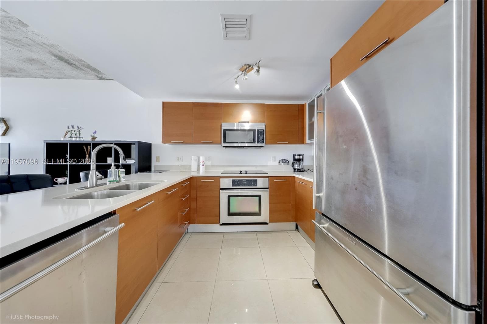 3250 NE 1st Ave # 811, Miami, FL 33137 — zdjęcie 2