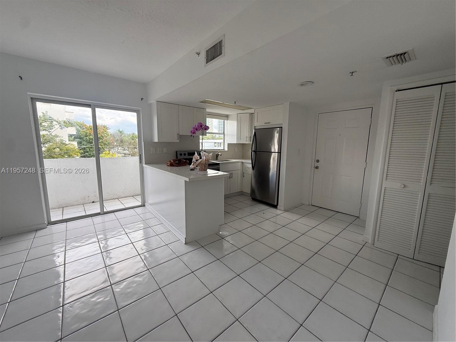 3052 SW 27th Ave # 301, Miami, FL 33133 — zdjęcie 2
