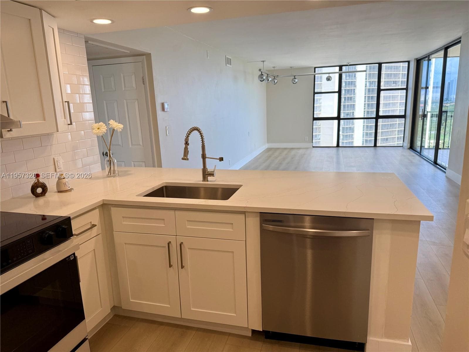 20335 W Country Club Dr # 1203, Aventura, FL 33180