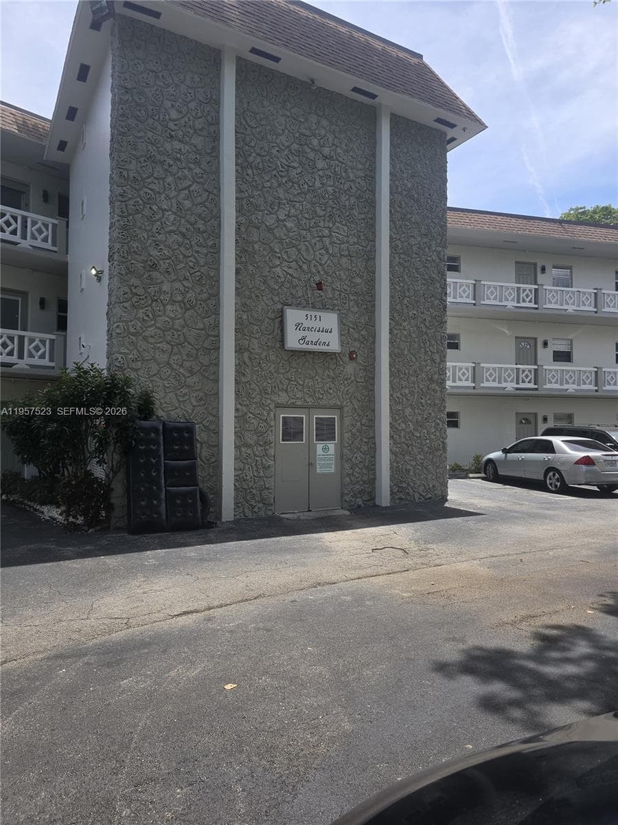 5151 W Oakland Park Blvd # 303, Lauderdale Lakes, FL 33313