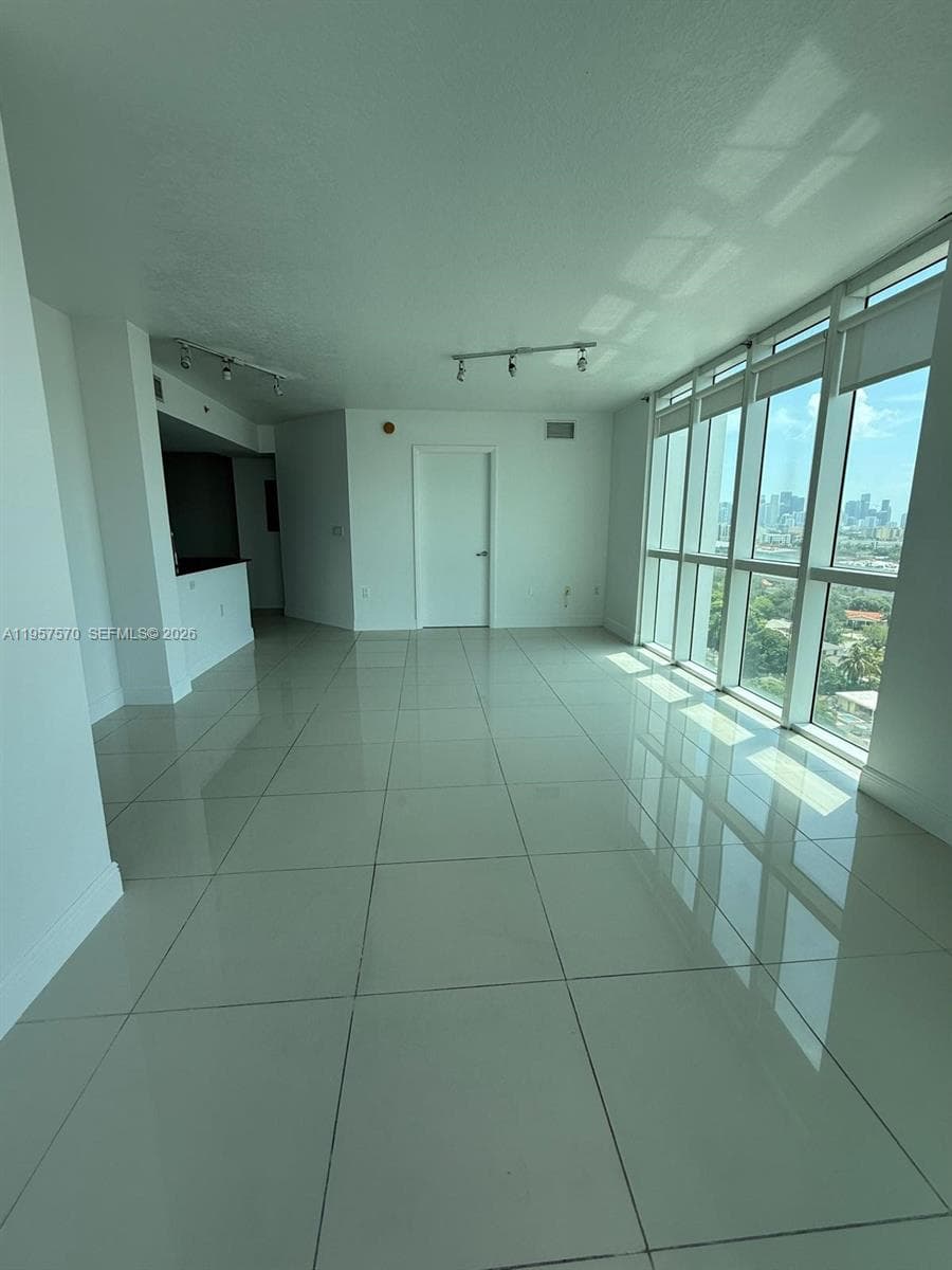 1871 NW S River Dr # 1503, Miami, FL 33125 — zdjęcie 3