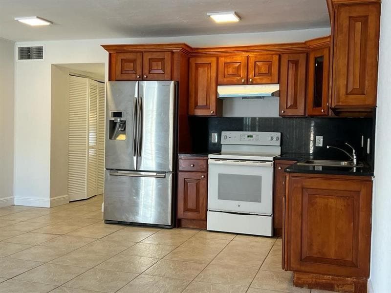 7851 Dunham Boulevard # 4, Miami, FL 33138 — zdjęcie 5