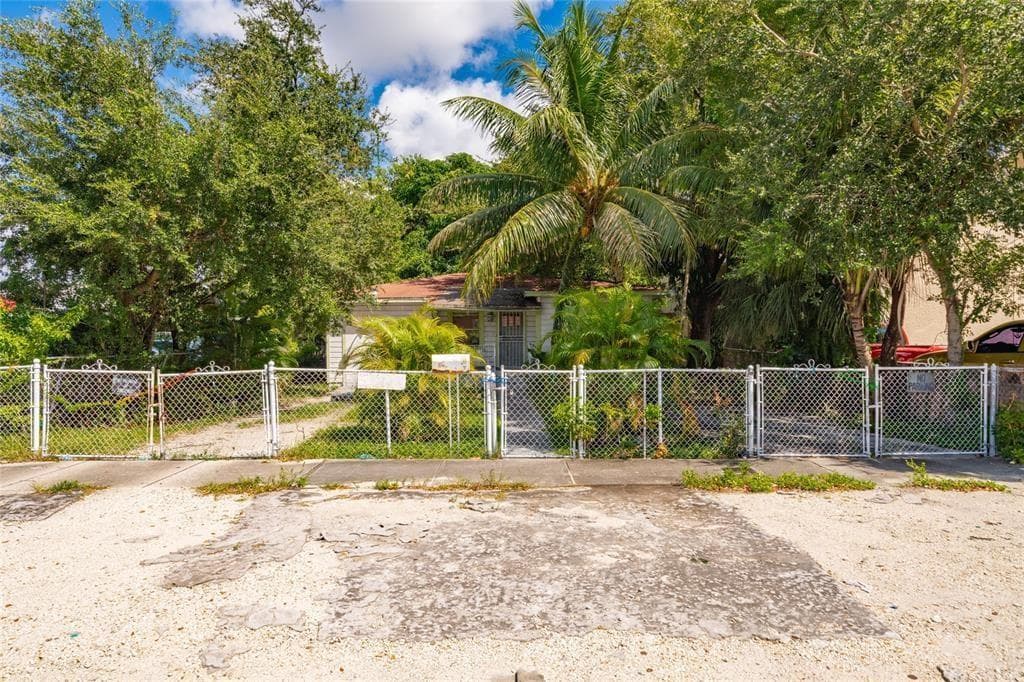 2621 NW 32nd Street, Miami, FL 33142 — zdjęcie 5