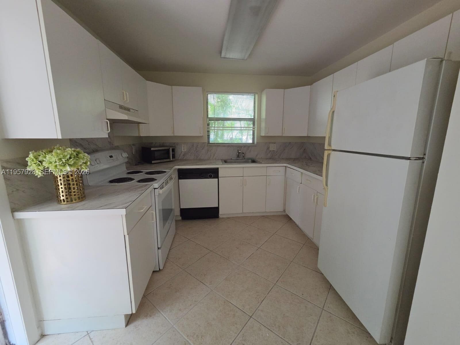 814 Finley Ct, Hollywood, FL 33020 — zdjęcie 4