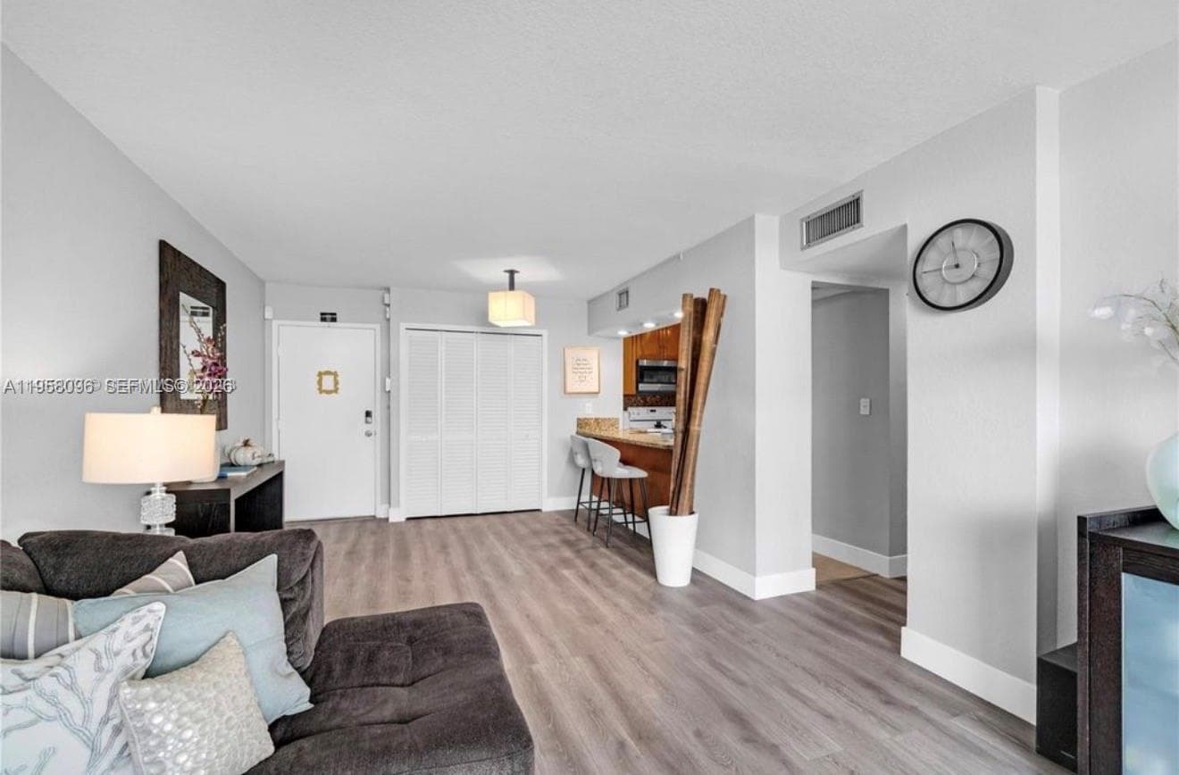 830 NW 87t ave # 303, Miami, FL 33172 — zdjęcie 5