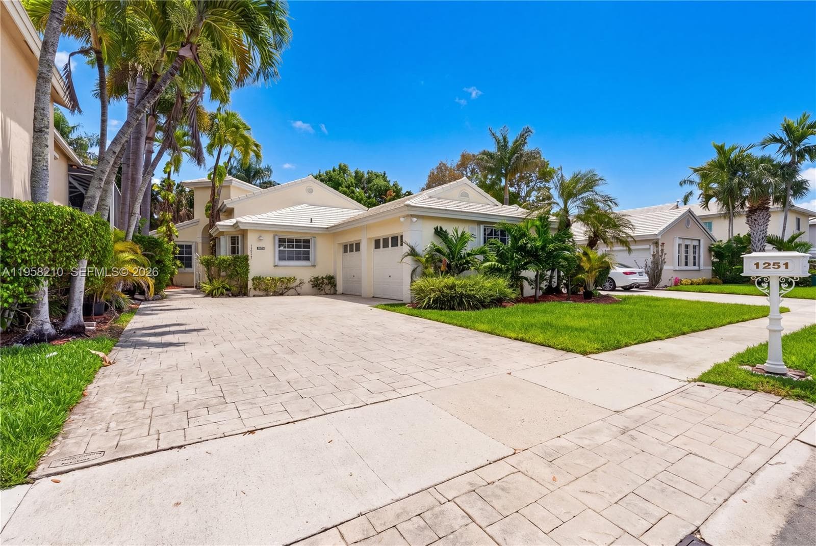 1251 E Wilshire Cir E, Pembroke Pines, FL 33027 — zdjęcie 2