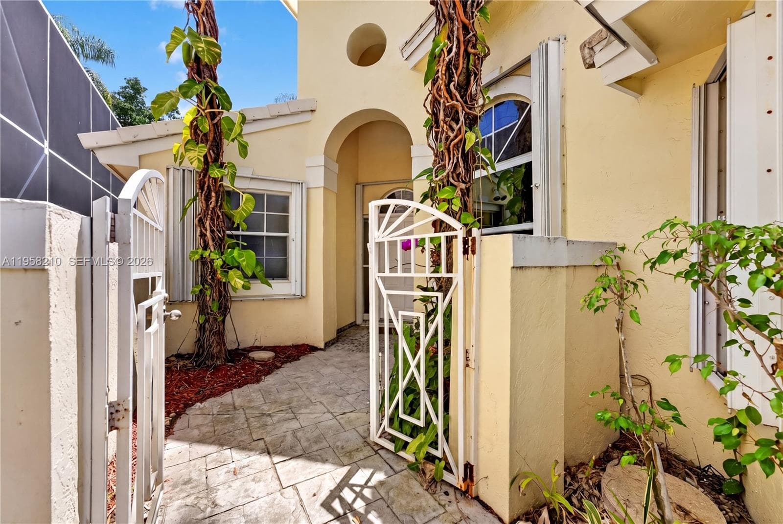 1251 E Wilshire Cir E, Pembroke Pines, FL 33027 — zdjęcie 4