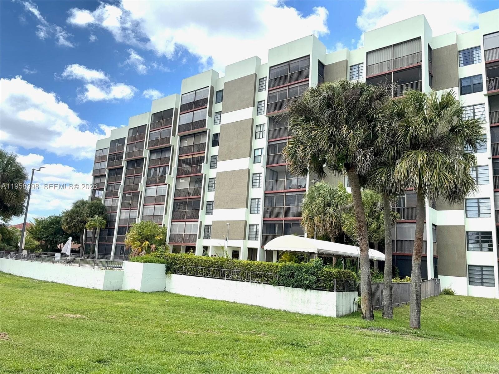 7050 NW 44th St # 708, Lauderhill, FL 33319 — zdjęcie 5