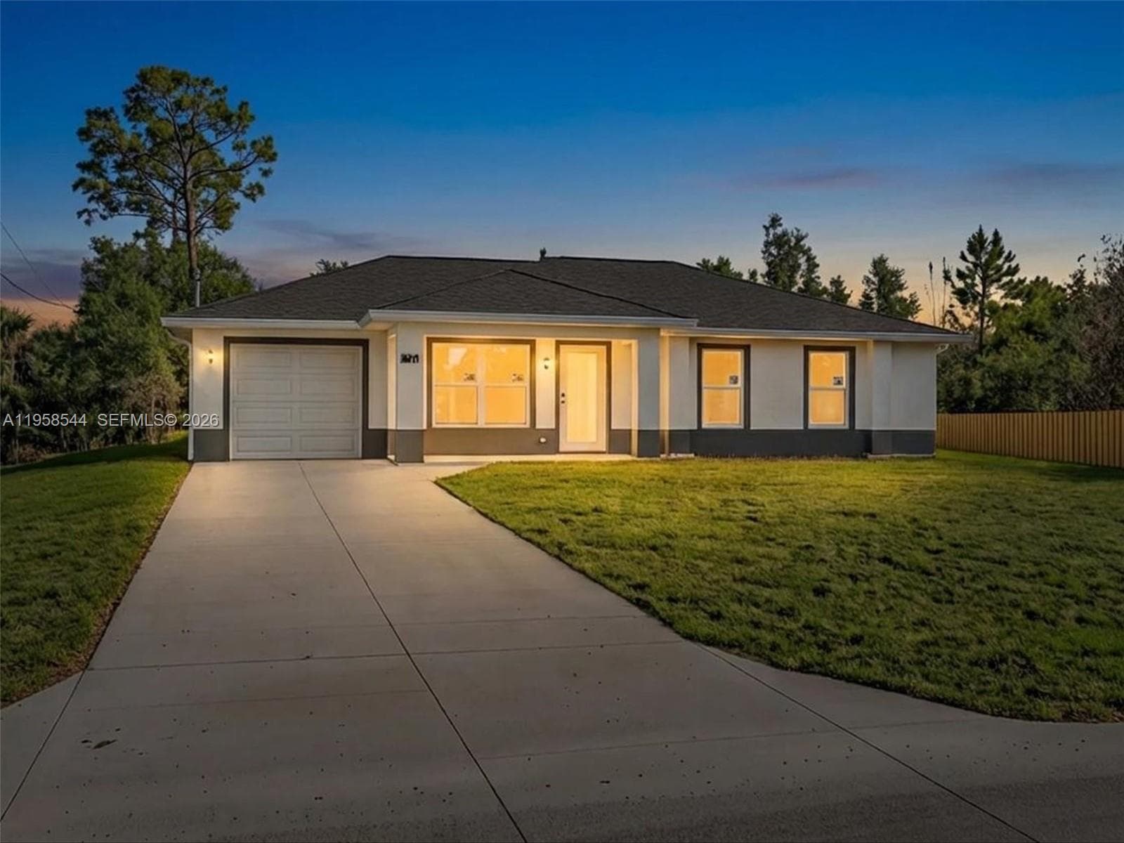 2401 E 11th St, Lehigh Acres, FL 33936 — zdjęcie 3
