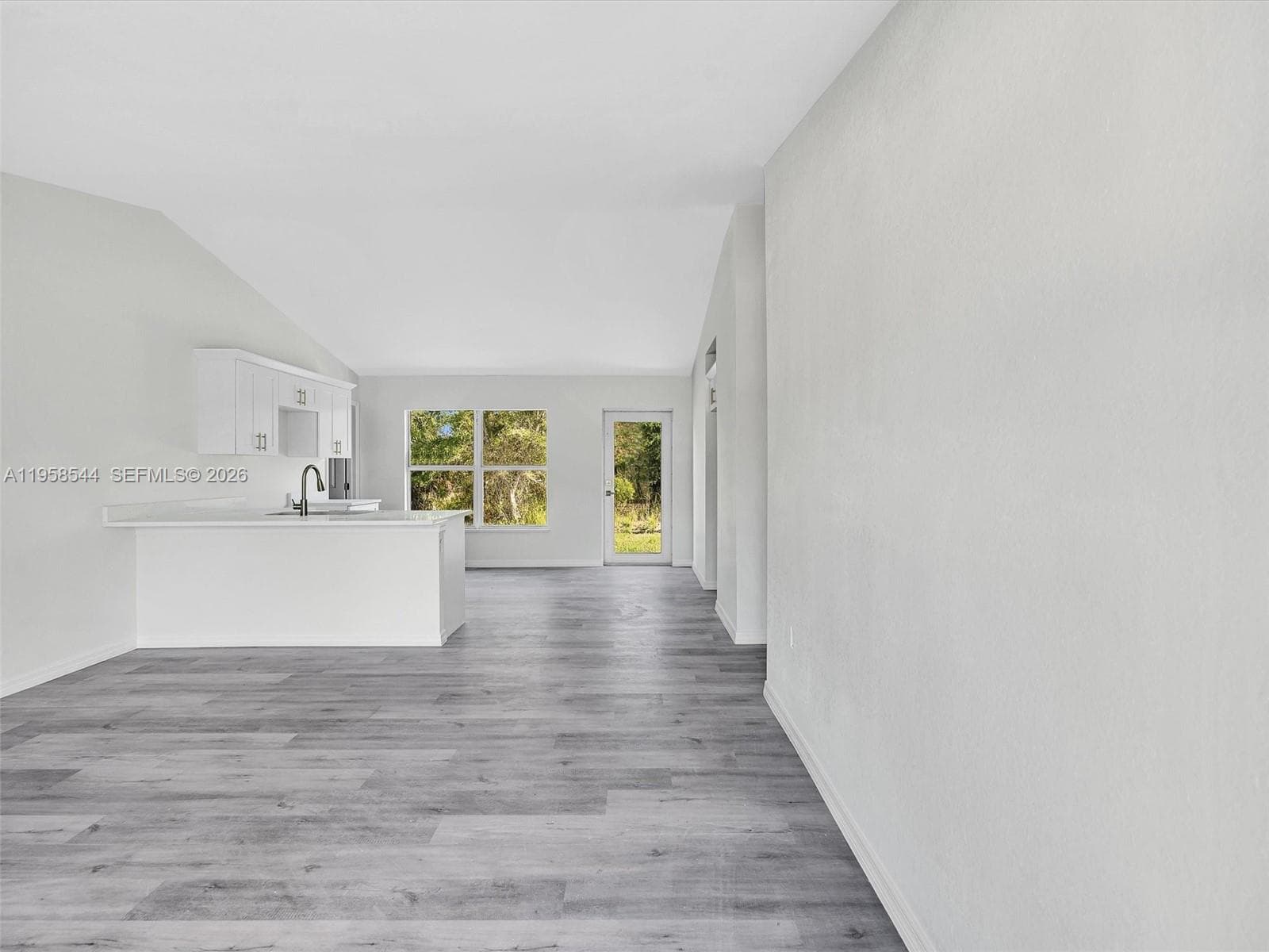 2401 E 11th St, Lehigh Acres, FL 33936 — zdjęcie 5