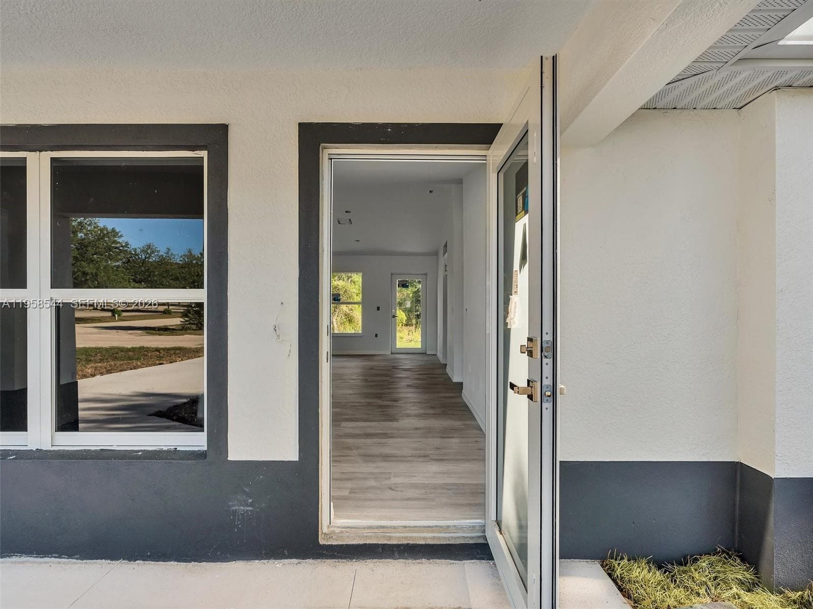 2401 E 11th St, Lehigh Acres, FL 33936 — zdjęcie 4