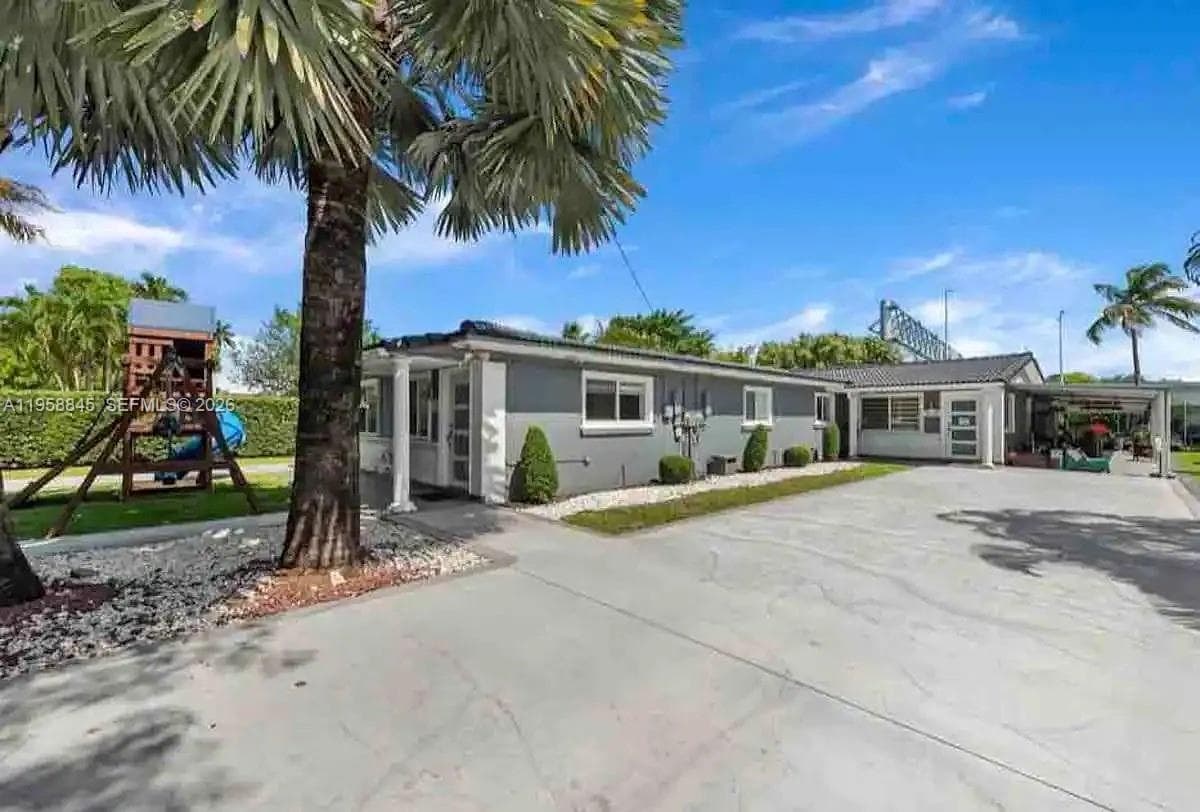 3008 NW 13th St, Miami, FL 33125
