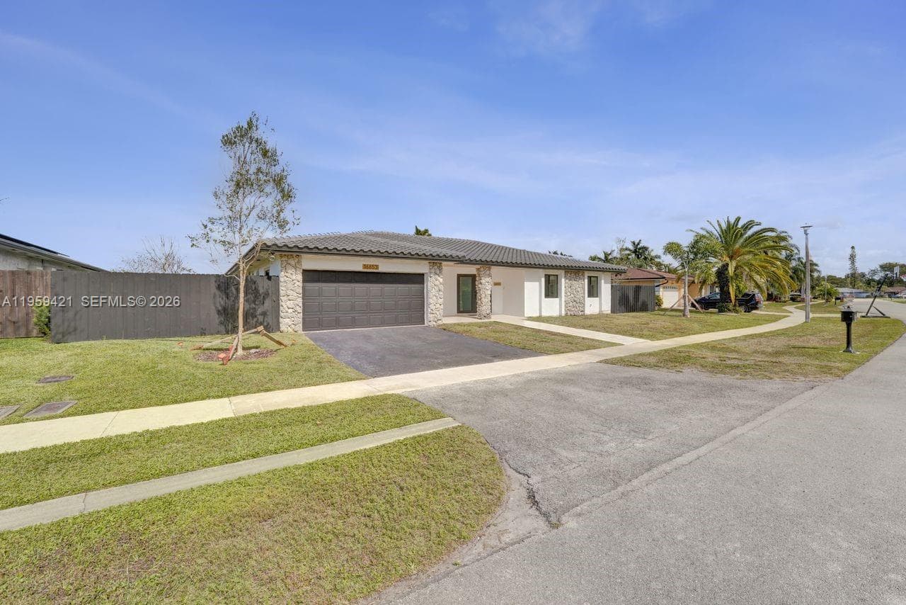 16653 Golfview Dr, Weston, FL 33326 — zdjęcie 2