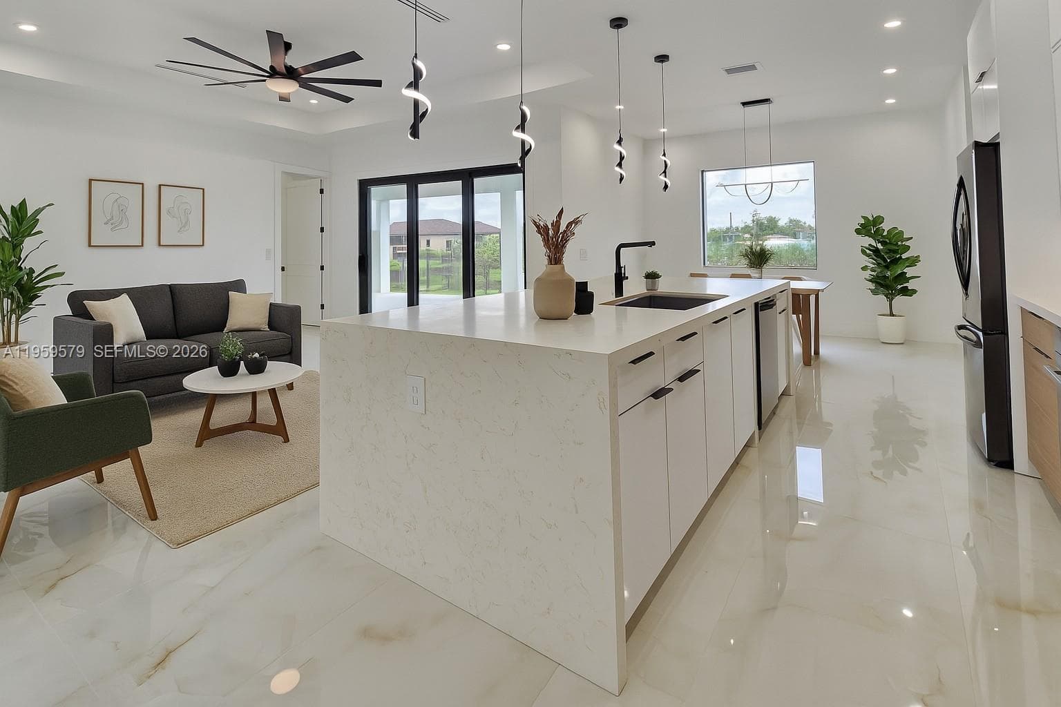 1321 NE 19 TERRACE, Cape Coral, FL 33909 — zdjęcie 2