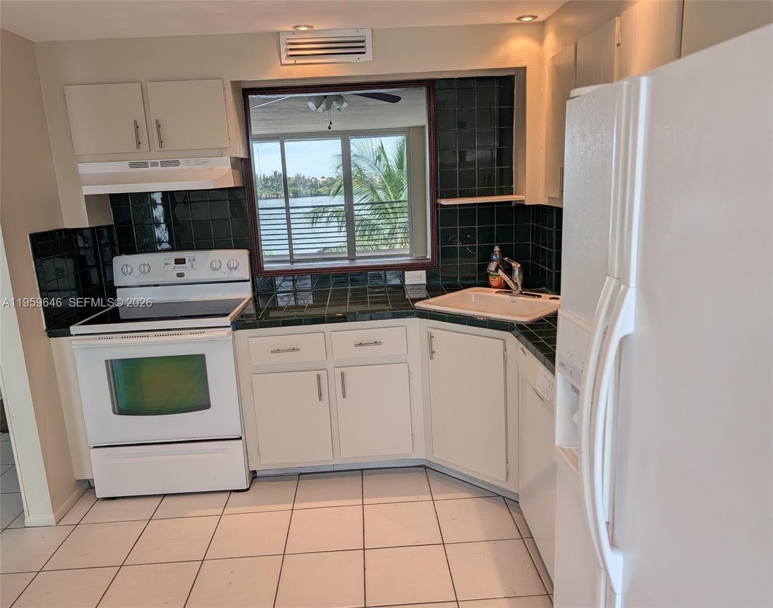 1075 NE Miami Gardens Dr # 509, Miami, FL 33179 — zdjęcie 4