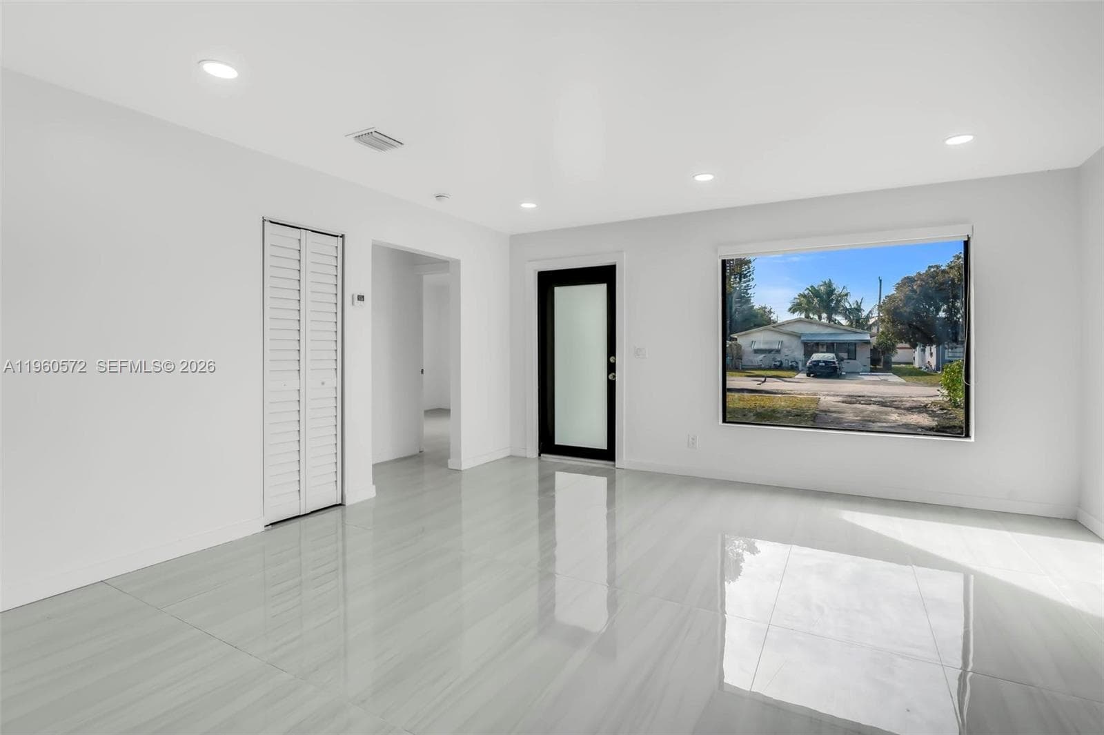 528 NW 3rd Ct, Hallandale Beach, FL 33009 — zdjęcie 2