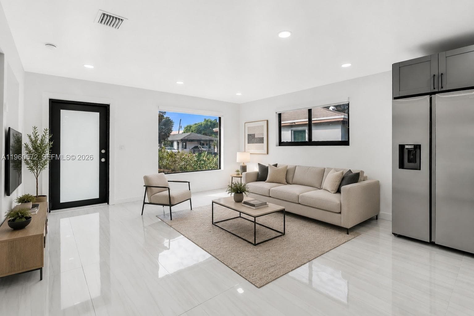 528 NW 3rd Ct, Hallandale Beach, FL 33009 — zdjęcie 3