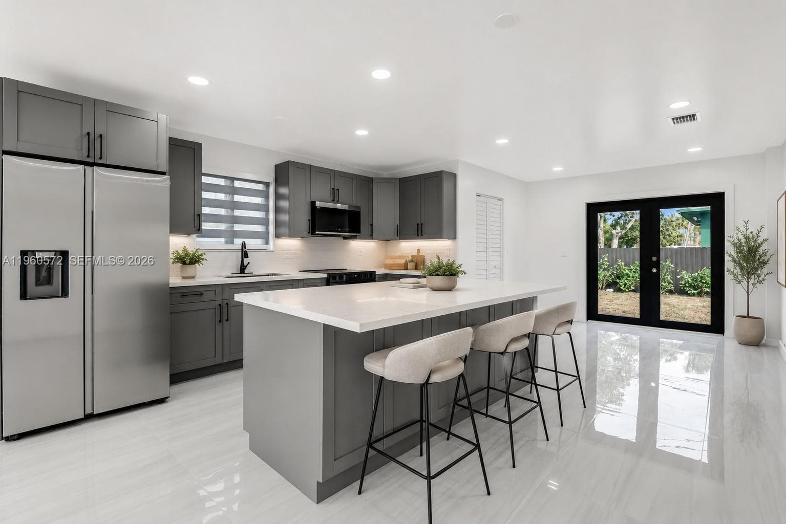 528 NW 3rd Ct, Hallandale Beach, FL 33009 — zdjęcie 5