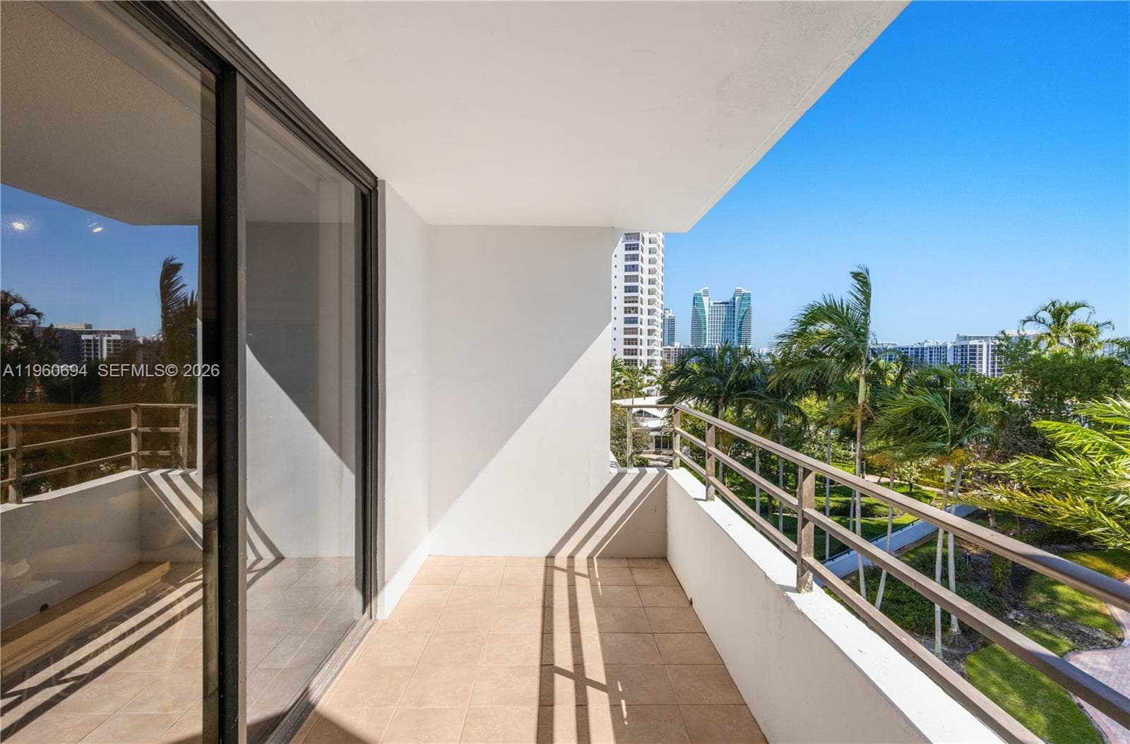 600 Three Islands Blvd # 411, Hallandale Beach, FL 33009 — zdjęcie 5