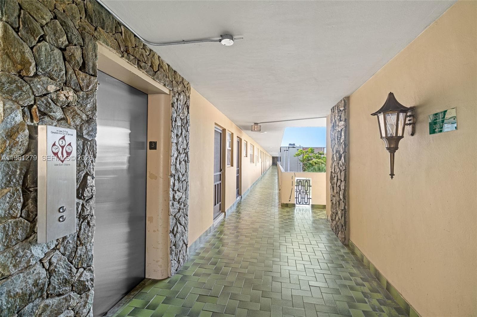 1690 NE 191st St # 314-1, Miami, FL 33179 — zdjęcie 2