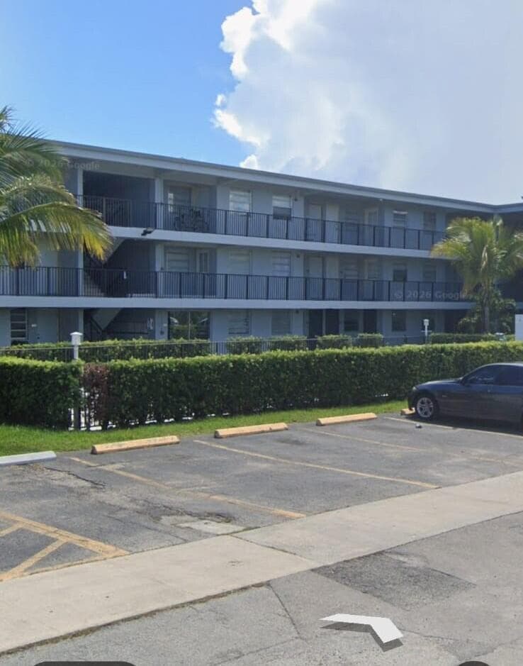 1100 NE 1st Court # 305, Hallandale Beach, FL 33009 — zdjęcie 2