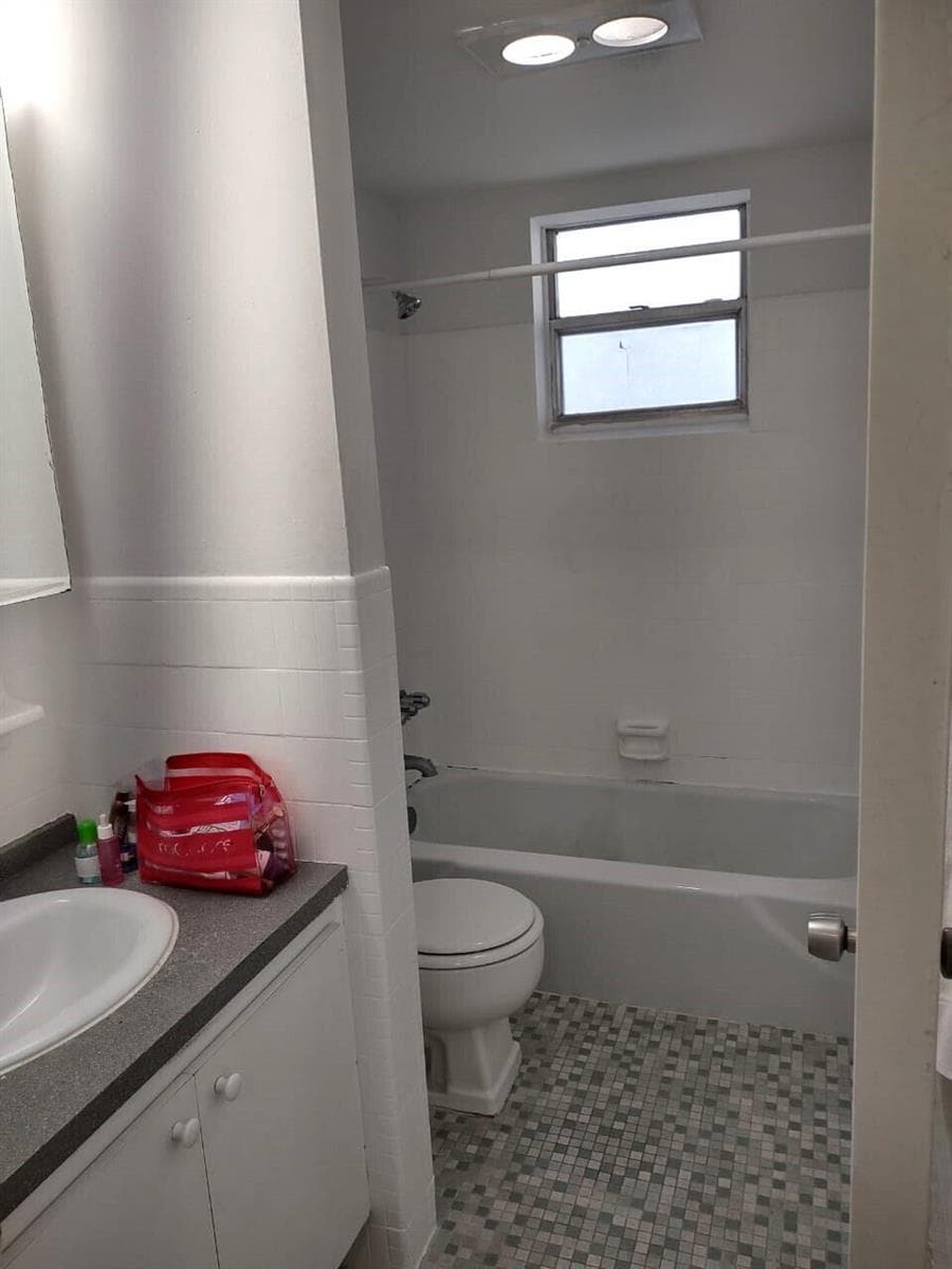 1100 NE 1st Court # 305, Hallandale Beach, FL 33009 — zdjęcie 5