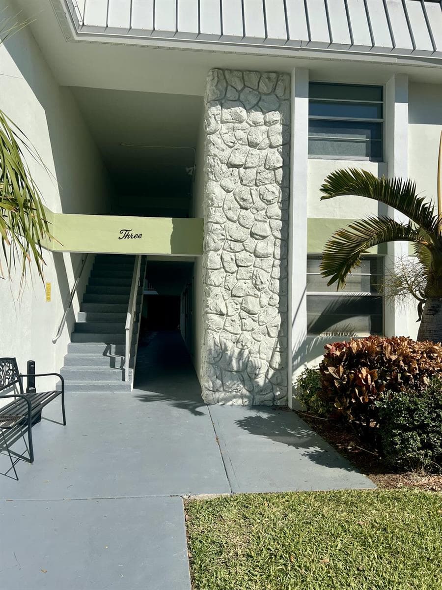 2302 Sunrise Boulevard # 3-201, Fort Pierce, FL 34982 — zdjęcie 4