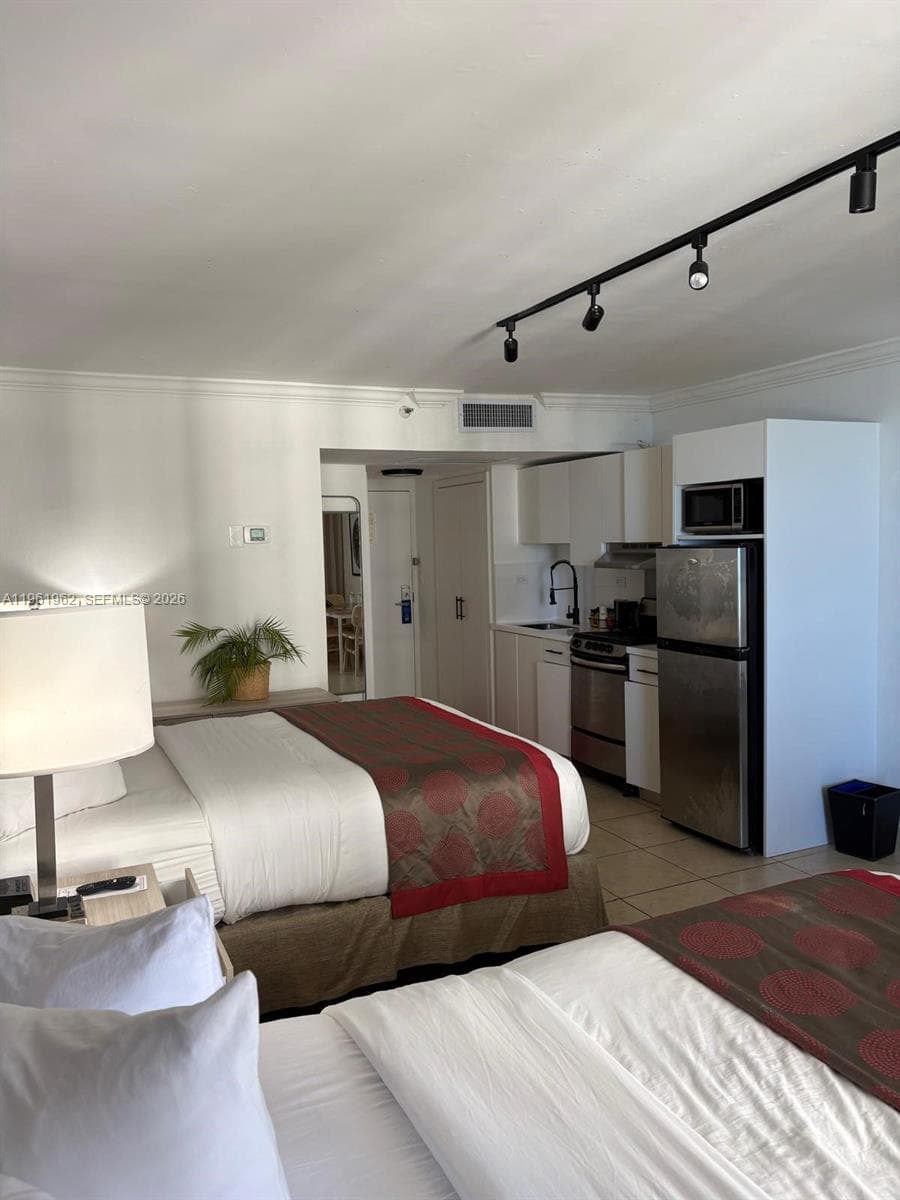 19201 Collins Ave # 820, Sunny Isles Beach, FL 33160