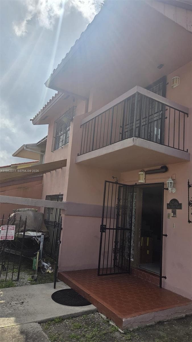 12516 SW 9th Ter # 2, Miami, FL 33184 — zdjęcie 2