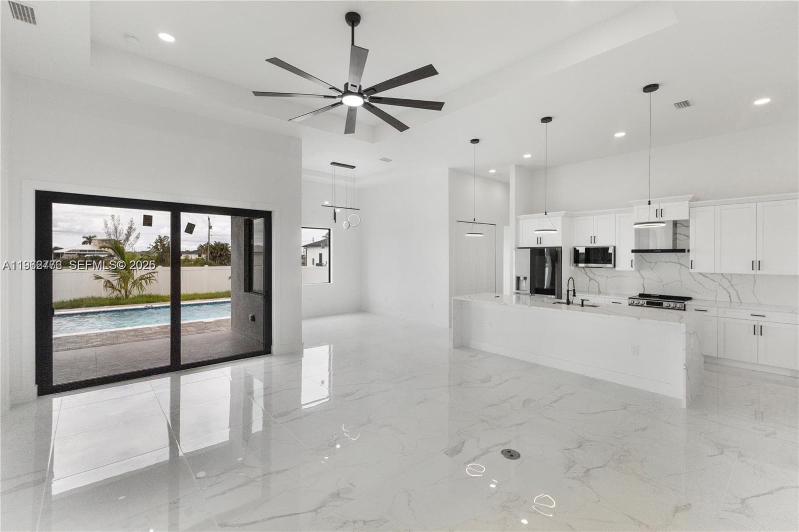 4330 NW 34th St, Cape Coral, FL 33993 — zdjęcie 4