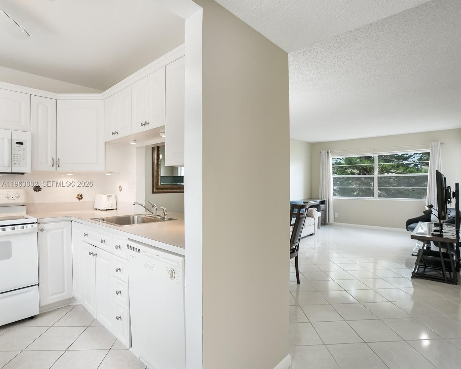 4805 NW 35th St # 506, Lauderdale Lakes, FL 33319 — zdjęcie 2