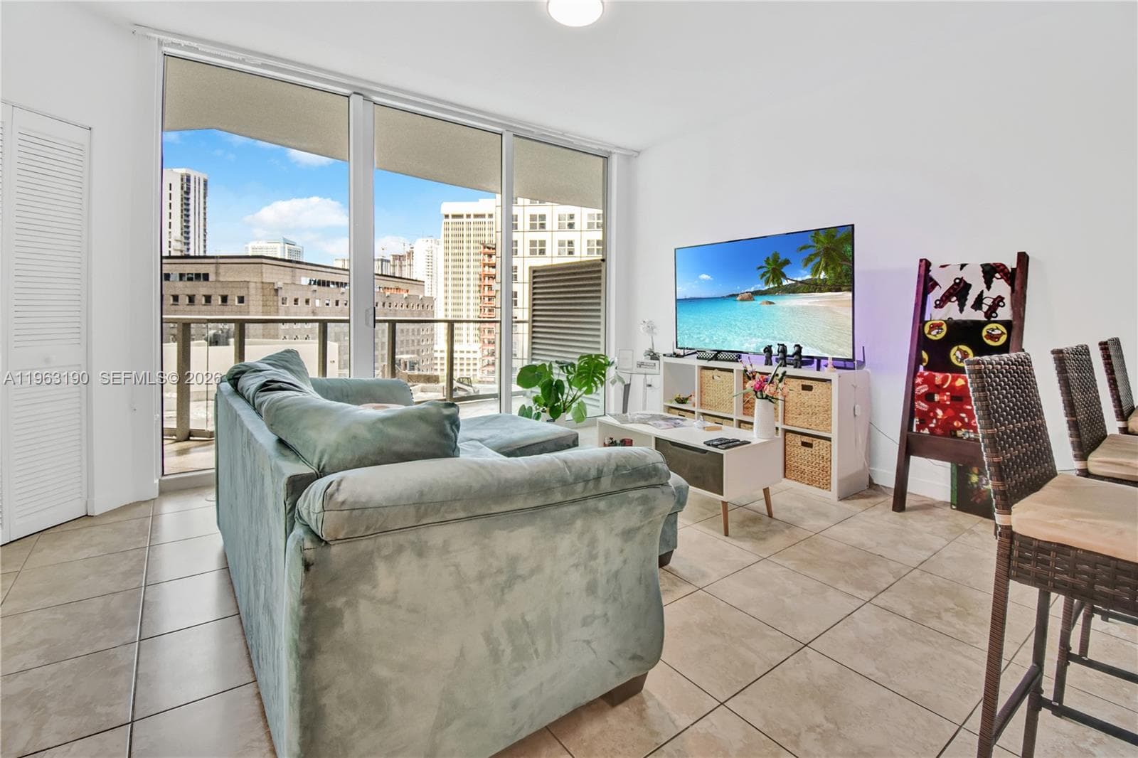 300 S Biscayne Blvd # T-1405, Miami, FL 33131 — zdjęcie 2