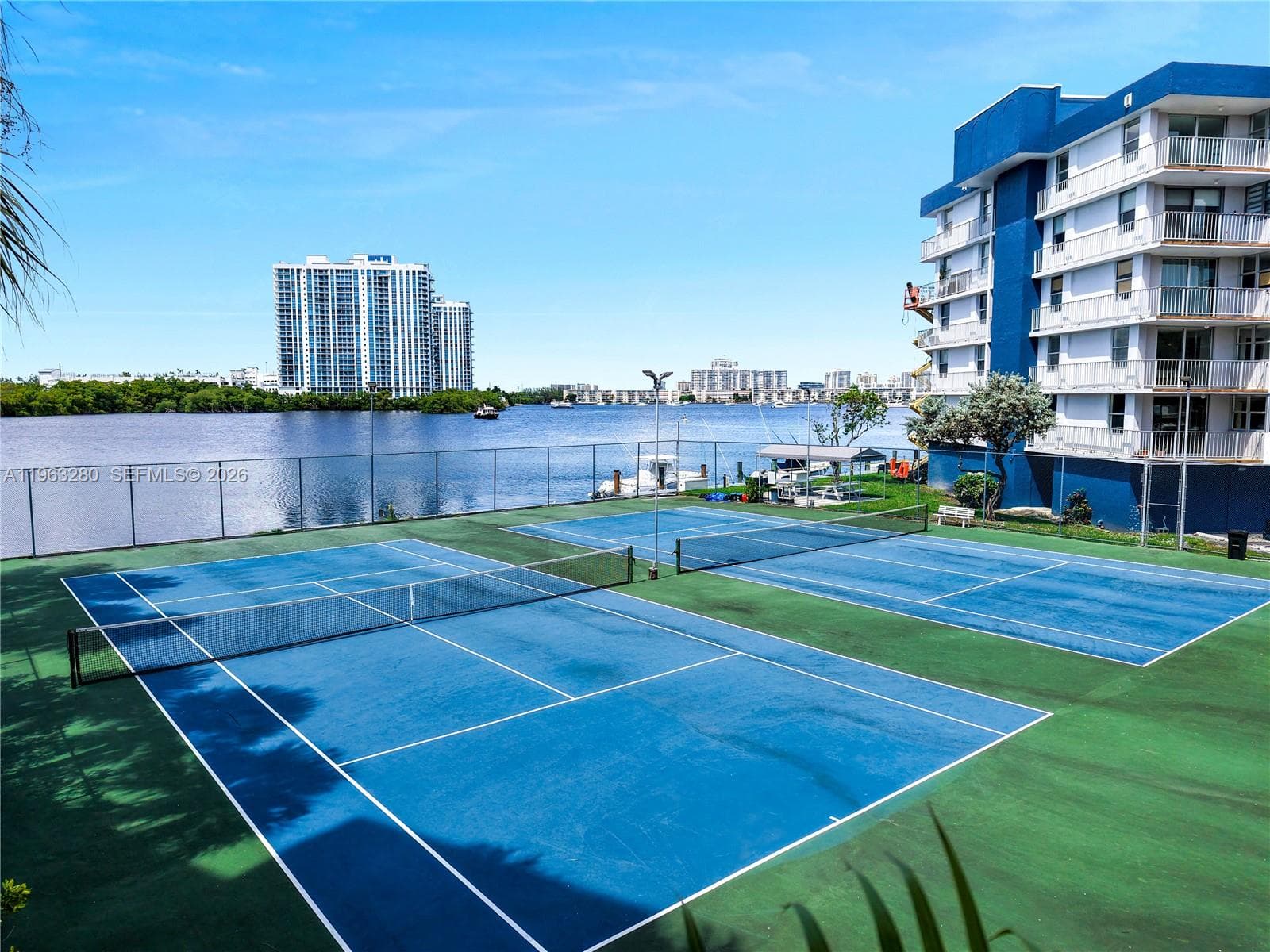 16558 NE 26th Ave # 2A, North Miami Beach, FL 33160 — zdjęcie 2