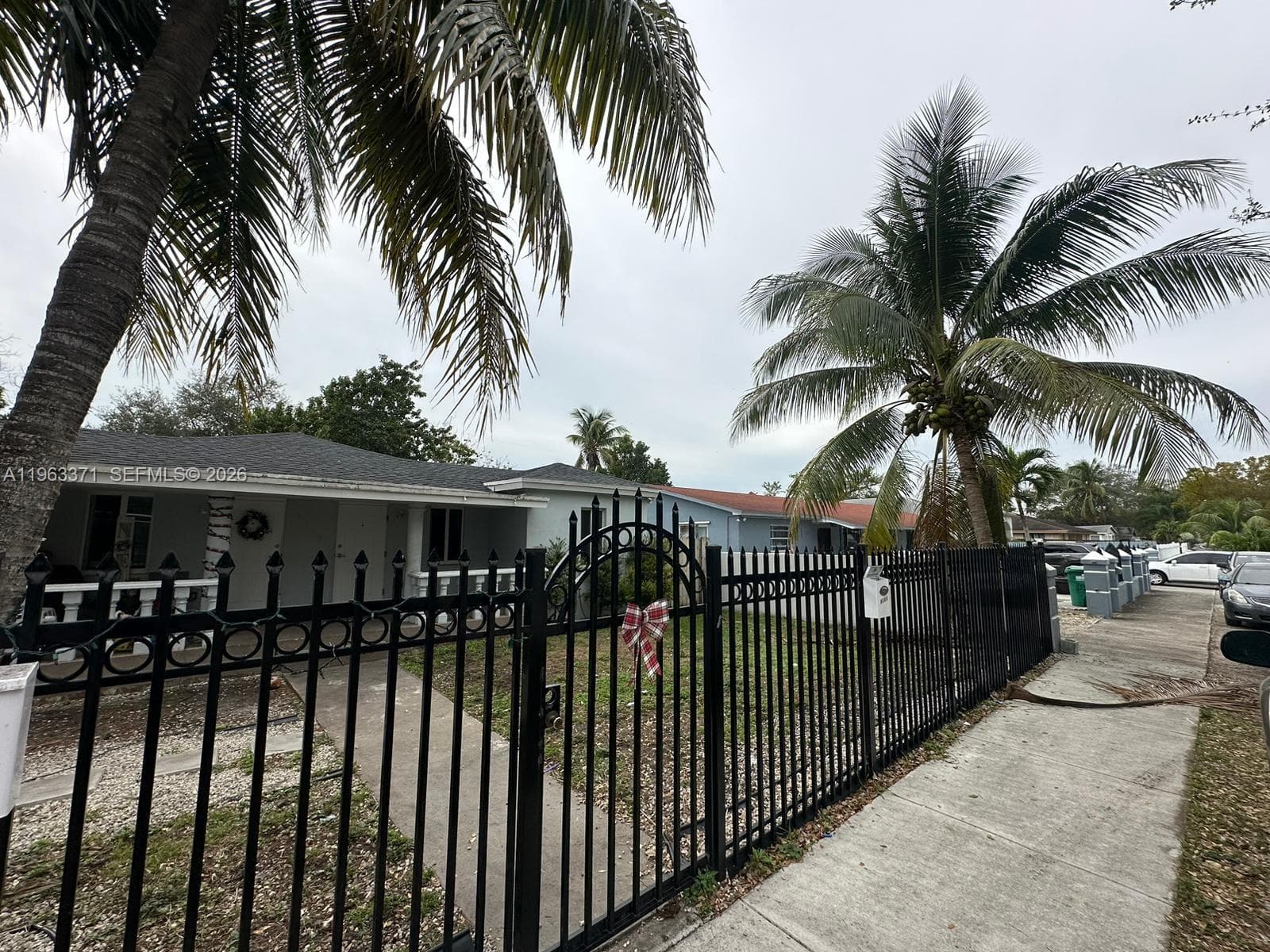1128 NW 101st St, Miami, FL 33150 — zdjęcie 2